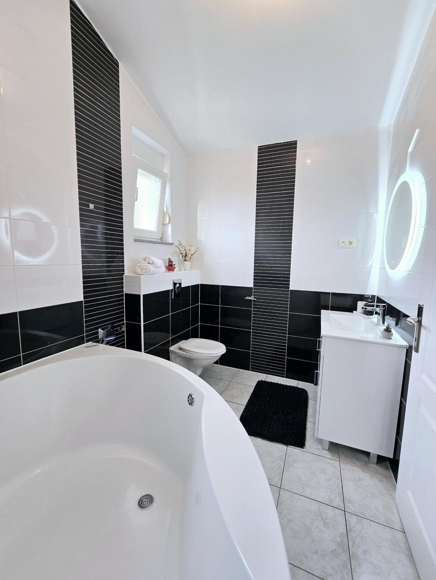 Villa Matanovi Dvori Podstrana Bagian luar foto